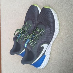 Nike revolution running shoes 10.5